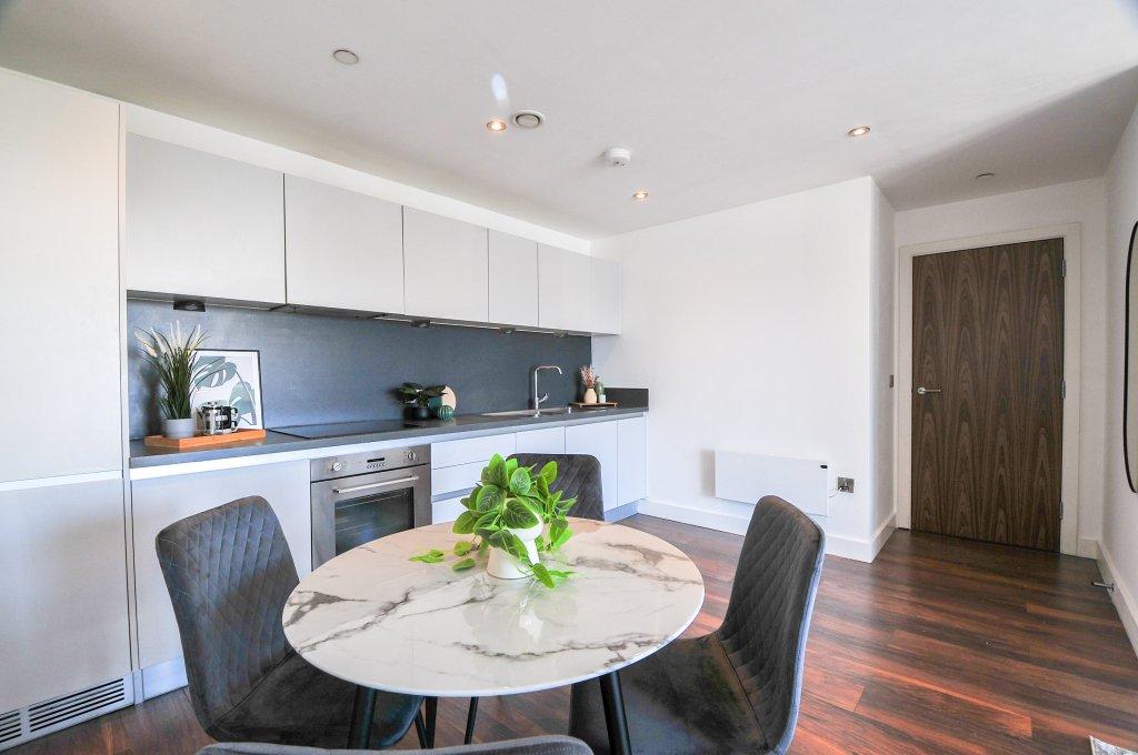 Apartment in Salford - More