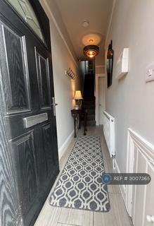 2 bedroom terraced house to rent, Horton Road, Manchester, M14