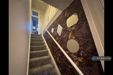 2 bedroom terraced house to rent, Horton Road, Manchester, M14