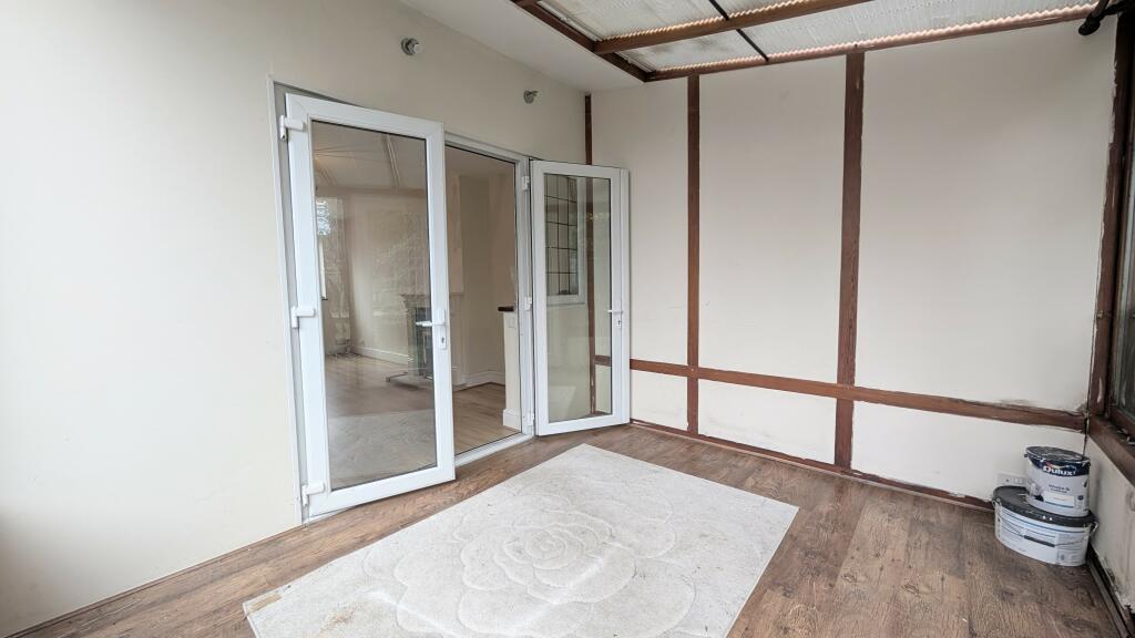 House in ABBOTS LANGLEY - More