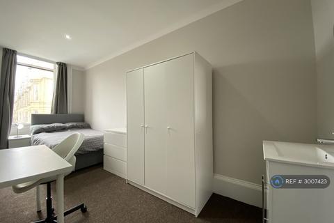 undefined, Cecil Street Hmo, Glasgow, G12