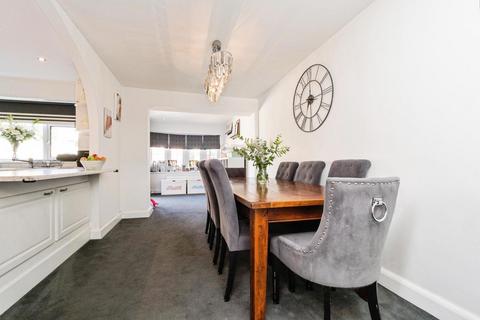 4 bedroom semi-detached house for sale, Upper Rainham Road, Hornchurch, RM12