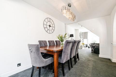 4 bedroom semi-detached house for sale, Upper Rainham Road, Hornchurch, RM12