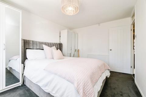 4 bedroom semi-detached house for sale, Upper Rainham Road, Hornchurch, RM12