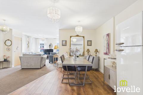2 bedroom flat for sale, Chanterlands Avenue, Hull HU5