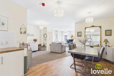2 bedroom flat for sale, Chanterlands Avenue, Hull HU5