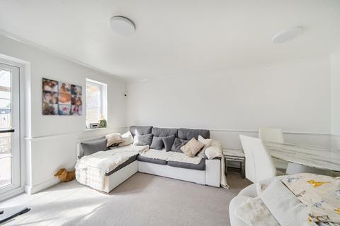 2 bedroom terraced house for sale, Woodpecker Close, Harrow
