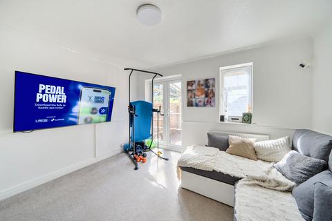 2 bedroom terraced house for sale, Woodpecker Close, Harrow