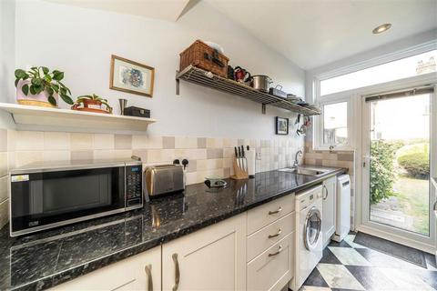 4 bedroom terraced house for sale, Bramdean Crescent, London SE12
