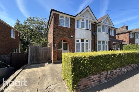 3 bedroom semi-detached house to rent, Pomfret Avenue, LUTON