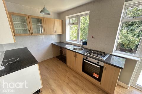 3 bedroom semi-detached house to rent, Pomfret Avenue, LUTON
