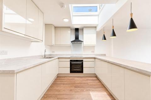 3 bedroom apartment to rent, Harlington Road West, Feltham TW14