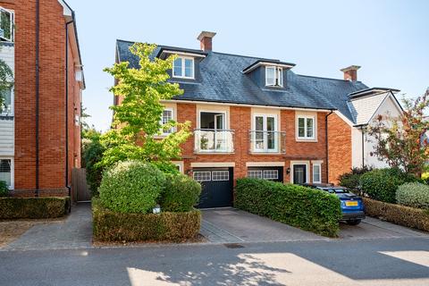3 bedroom townhouse for sale, Leatherhead, Surrey, KT22