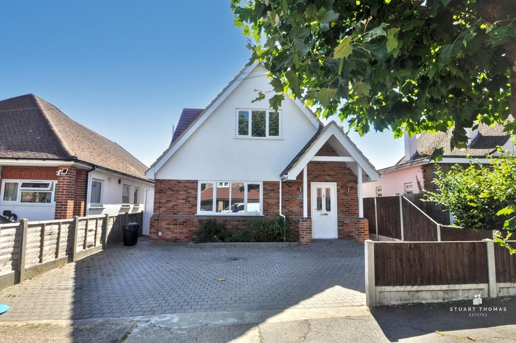 Detached house exterior, driveway