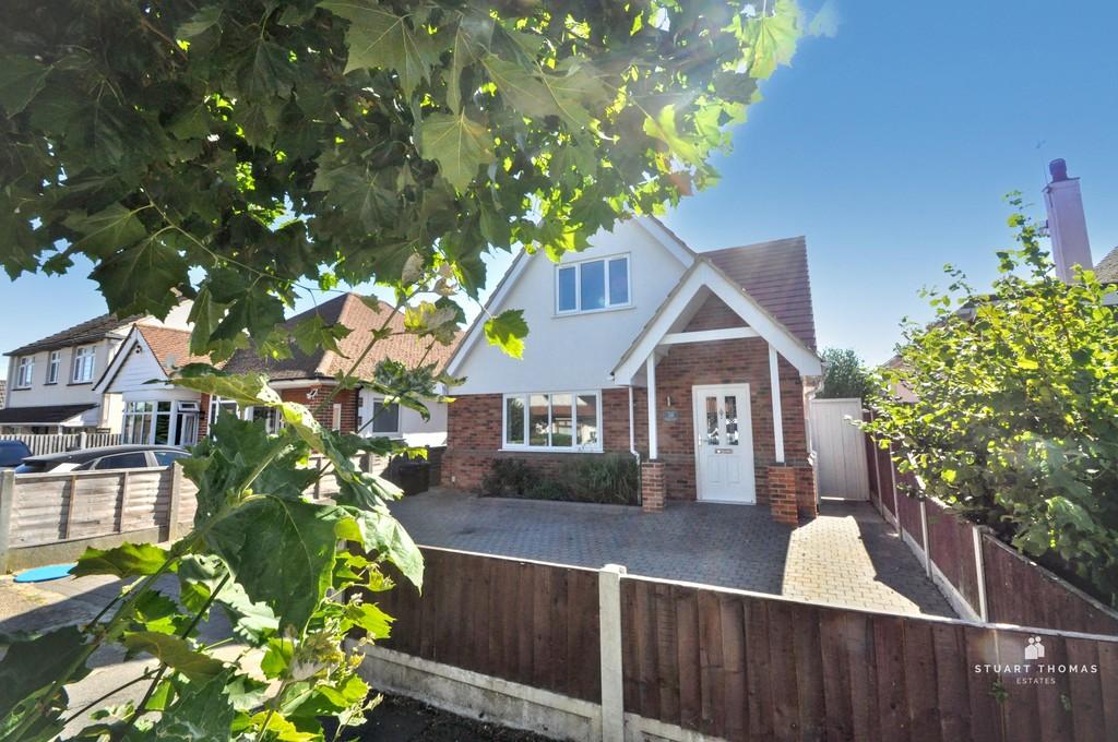 Detached house exterior, driveway
