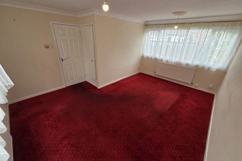 3 bedroom end of terrace house to rent, Thrales Close, Luton, LU3