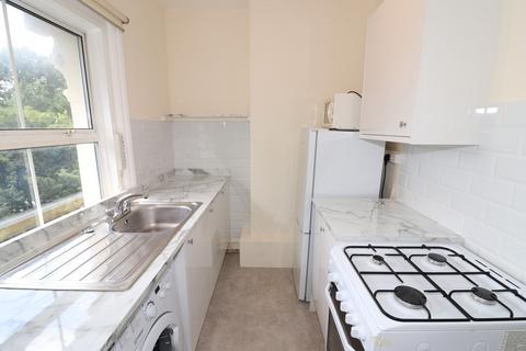 2 bedroom flat to rent, Montacute Gardens, TUNBRIDGE WELLS