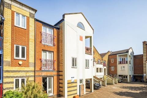 Hopewell Yard, Camberwell, London, SE5