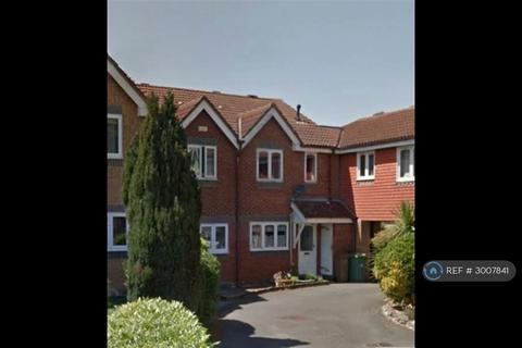 3 bedroom semi-detached house to rent, Chiltern Close, Worcester Park, KT4