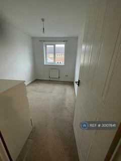 3 bedroom semi-detached house to rent, Chiltern Close, Worcester Park, KT4