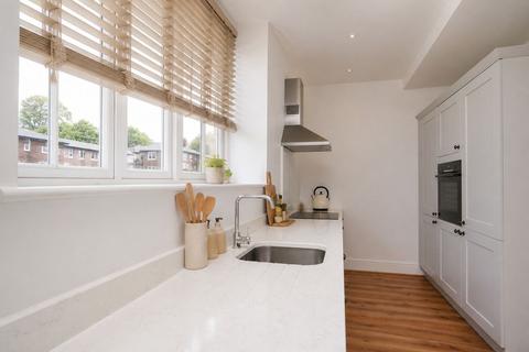 3 bedroom apartment to rent, Little Aston Road, Walsall WS9