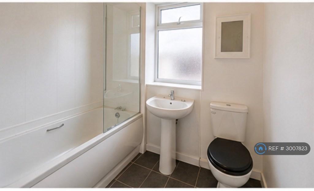House in Tameside, Greater Manchester - More