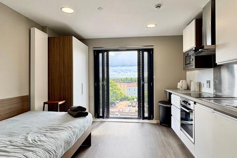 Studio to rent, Unity Street