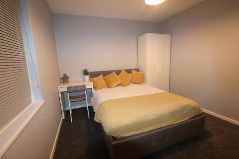 1 bedroom in a flat share to rent, Clifton Street - M