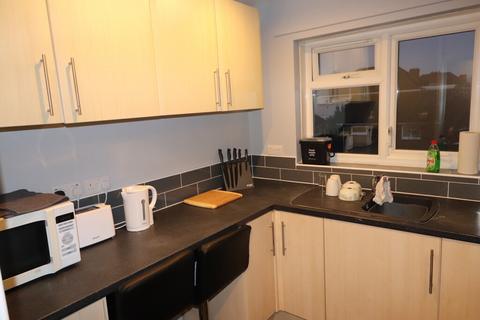 1 bedroom in a flat share to rent, Clifton Street - M