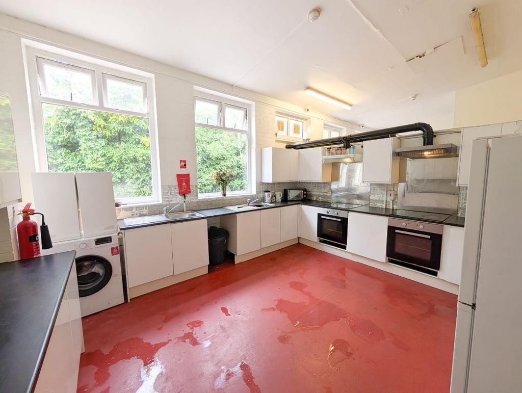 House in Manchester, Victoria Park, Longsight - View 2