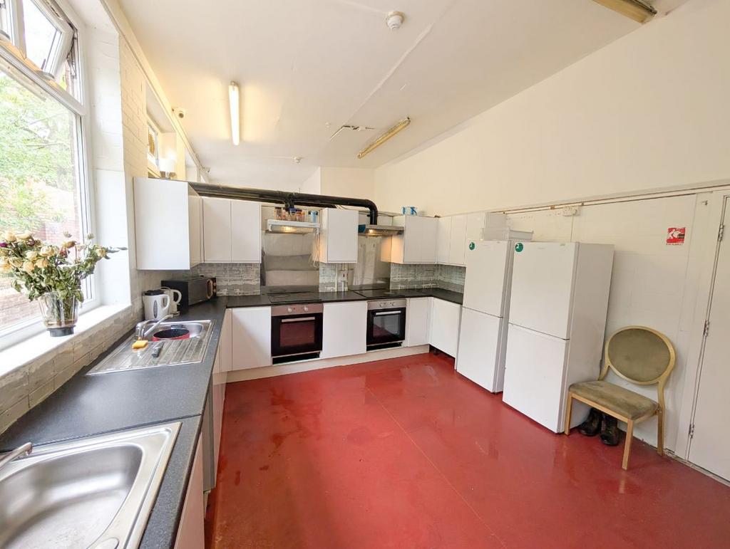 House in Manchester, Victoria Park, Longsight - View 4
