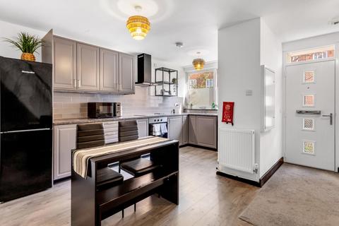 3 bedroom end of terrace house to rent, Elton Place, London, N16