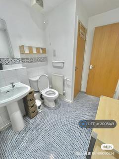 2 bedroom flat to rent, Rook Street, Manchester, M15