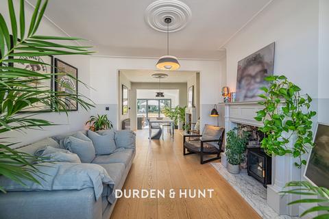 4 bedroom semi-detached house for sale, Oak Hill Close, Woodford Green, IG8