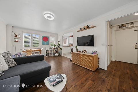 1 bedroom flat for sale, Northiam Street, London, E9
