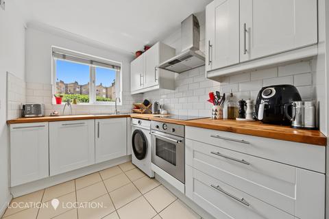 1 bedroom flat for sale, Northiam Street, London, E9