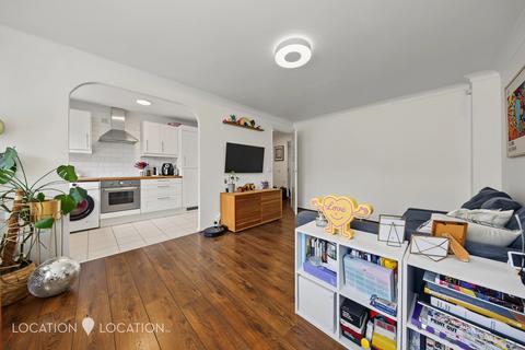 1 bedroom flat for sale, Northiam Street, London, E9