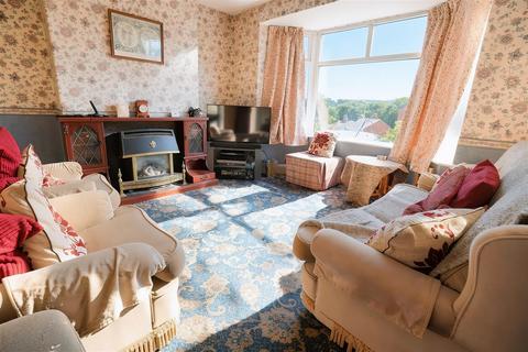3 bedroom semi-detached house for sale, Sunnybank Crescent, Greetland, Halifax