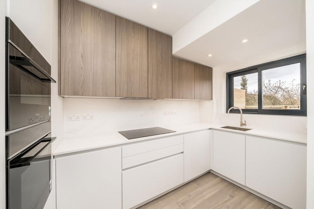 Apartment in Twickenham - View 3