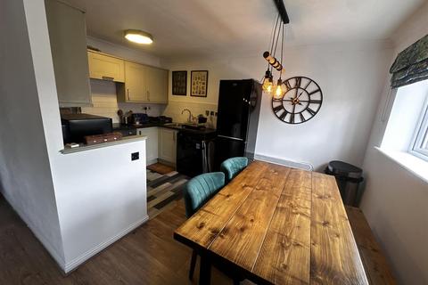 2 bedroom apartment to rent, Stretford Road, Manchester