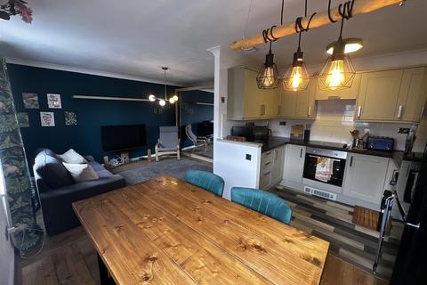 2 bedroom apartment to rent, Stretford Road, Manchester