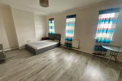 3 bedroom flat for sale, 449A Porters Avenue, Dagenham, Essex, RM9 4ND