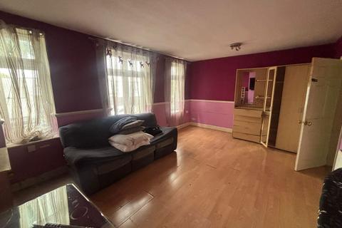3 bedroom flat for sale, 449A Porters Avenue, Dagenham, Essex, RM9 4ND