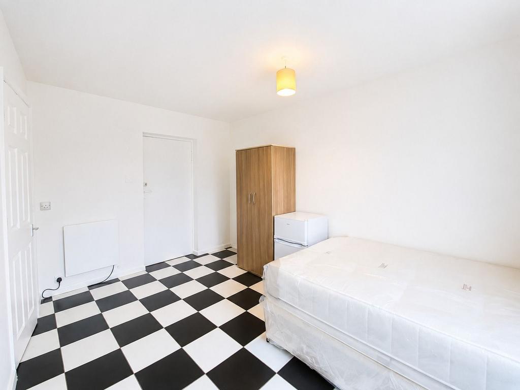 Apartment in Mitcham - View 2