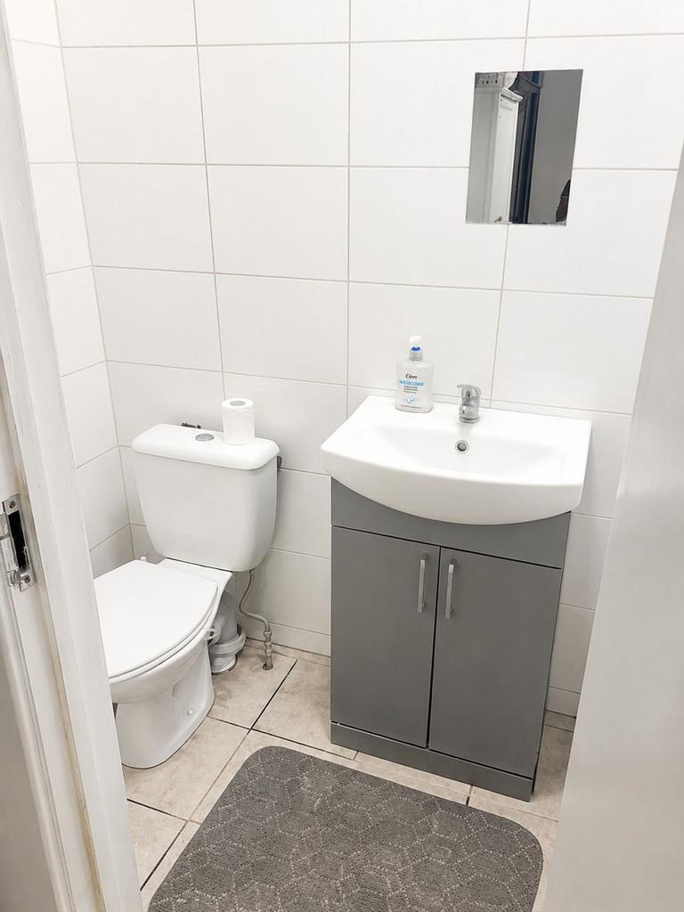 Apartment in London, Mitcham - More