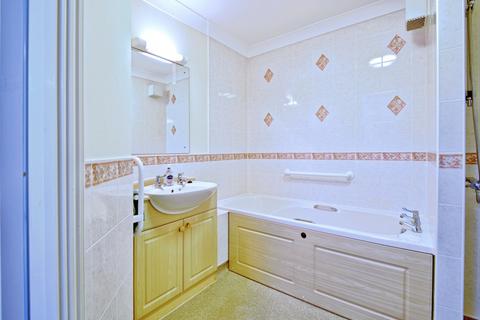 2 bedroom apartment for sale, Coachman Court, Rochford SS4