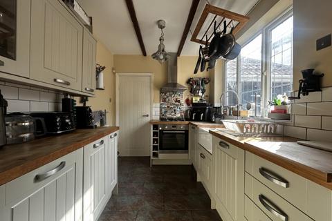 3 bedroom detached house for sale, Ribbesford Avenue, Wolverhampton
