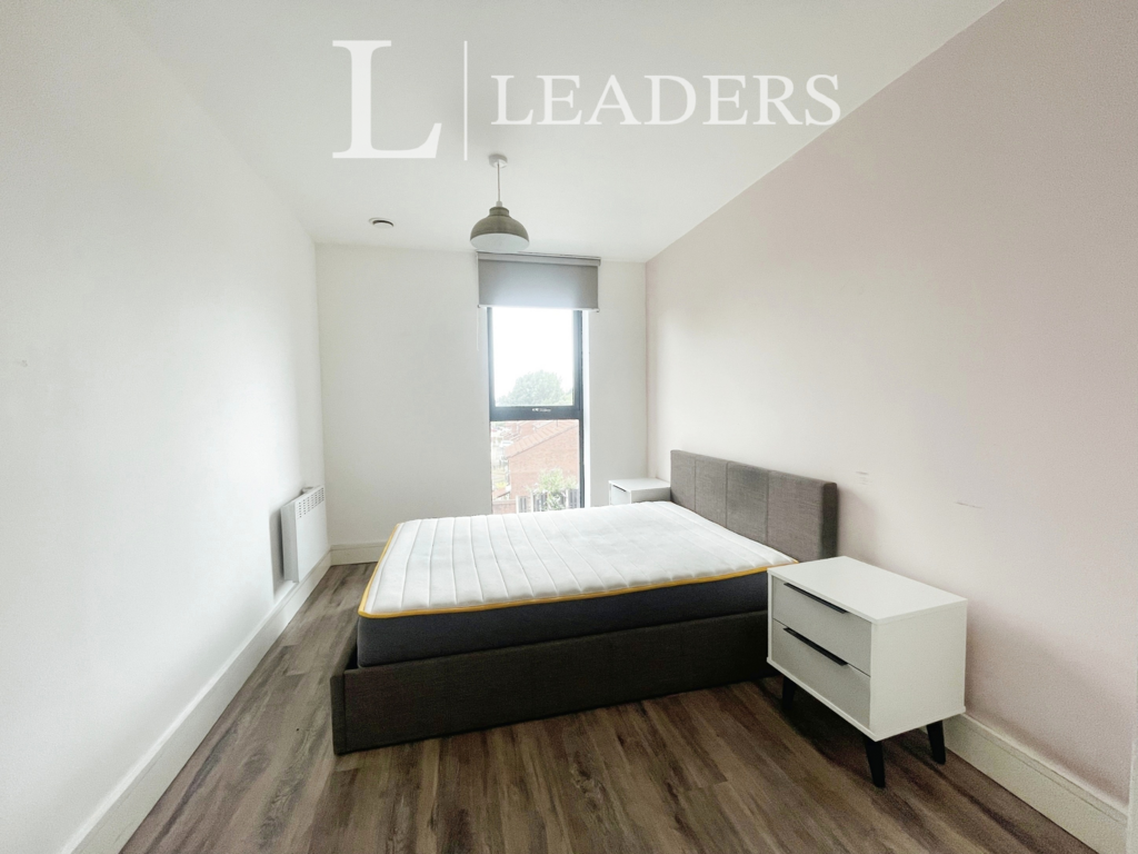 Apartment in 6 Langworthy Road - More