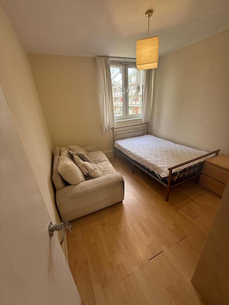 House in London - View 2