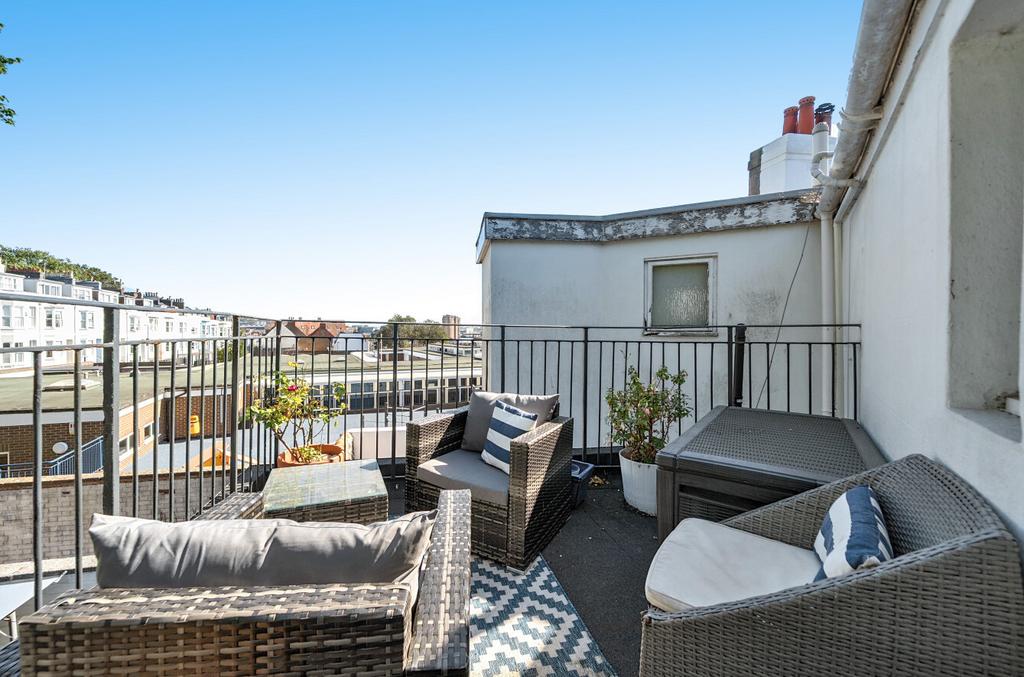 House in Brighton, Round Hill - View 3
